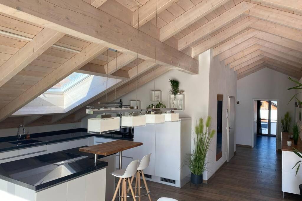 Lichtdurchflutete Wohnung Mit Grosser Dachterrasse Bruckmuhl Exterior photo